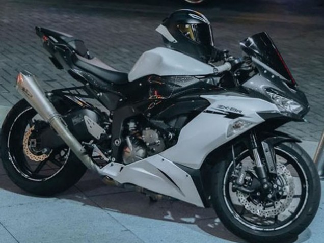Carénages Moto Kawasaki ZX6R 2019-2022 - Blanc Noir Fibre de Carbone